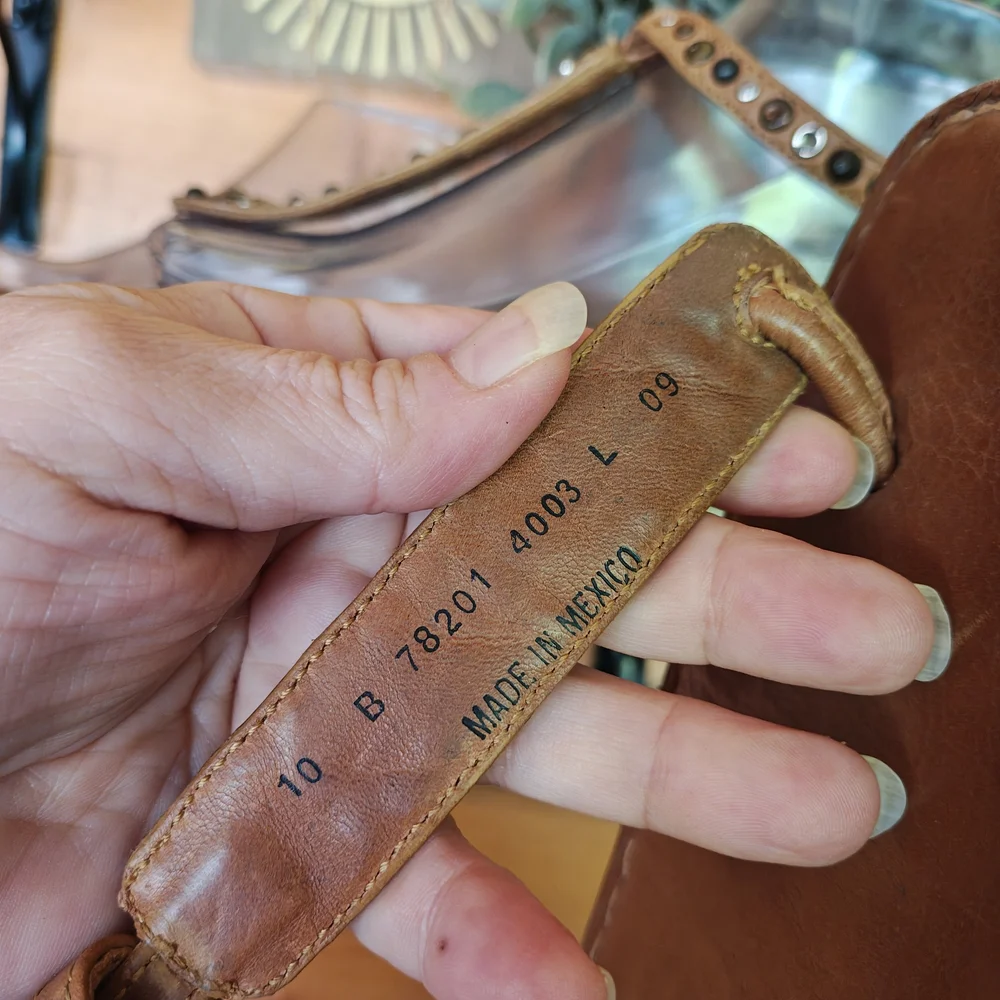 Frye Kayla Brown Leather TStrap Studded Thong Sandals Boho Designer Shoe Sz 10 B
